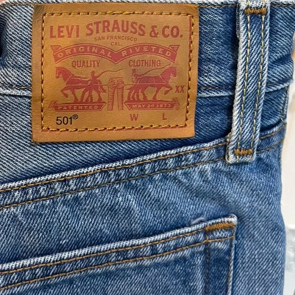 Levi's 501 Raw Edge Button Fly Jean Shorts Size 27 - Picture 6 of 9